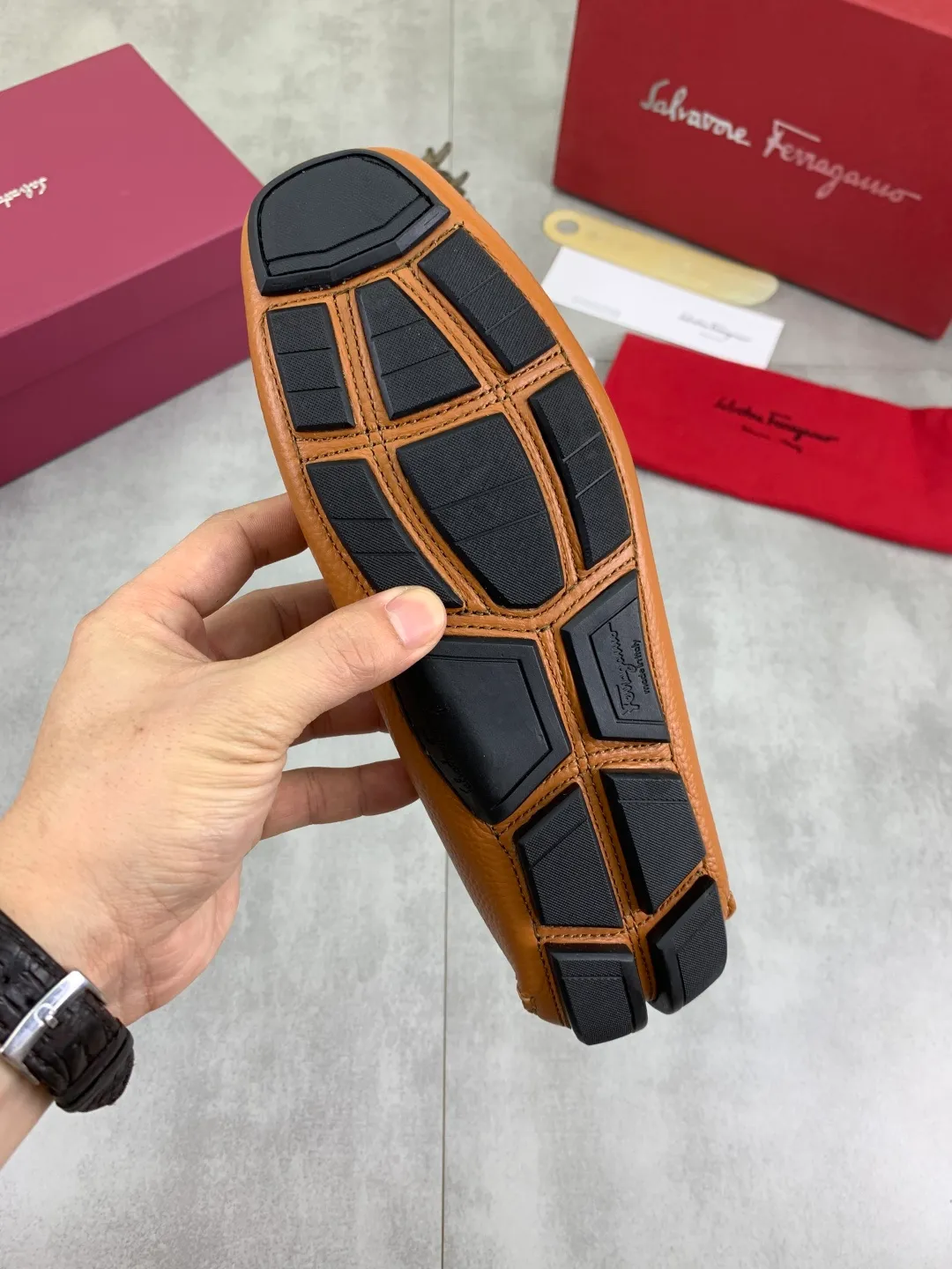 Men's shoes 💰P542 New model, high quality [Ferragamo/Ferragamo] Latest lazy slip-on shoes Original imported calfskin, imported cowhide lining + original luxury metal buckle + original combination outsole Comparison without pressure Code number: 38-45